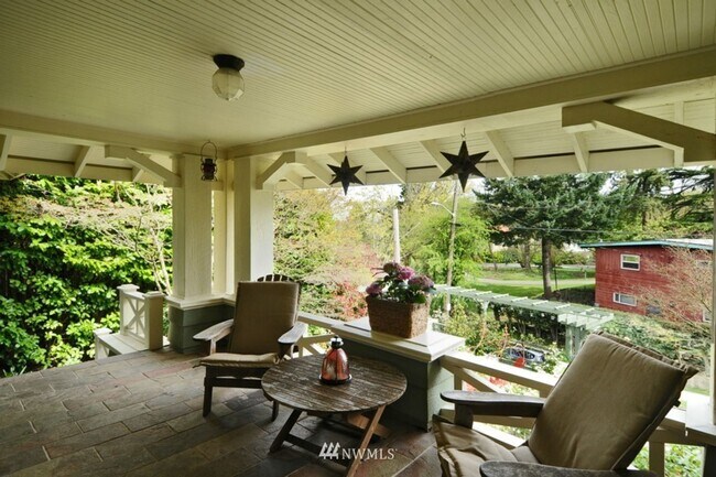 Foto del edificio - Big Charm in Madison Valley 4 bd 3 ba