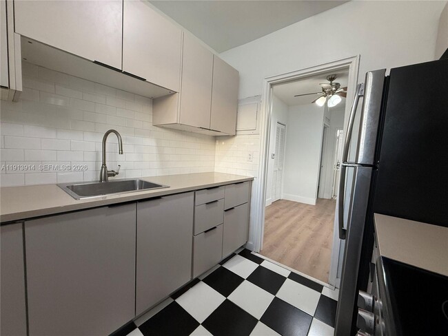 Foto del edificio - 2343 NW 14th St