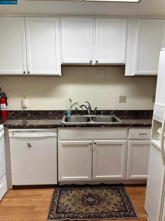 Foto del edificio - 3641 Clayton Rd