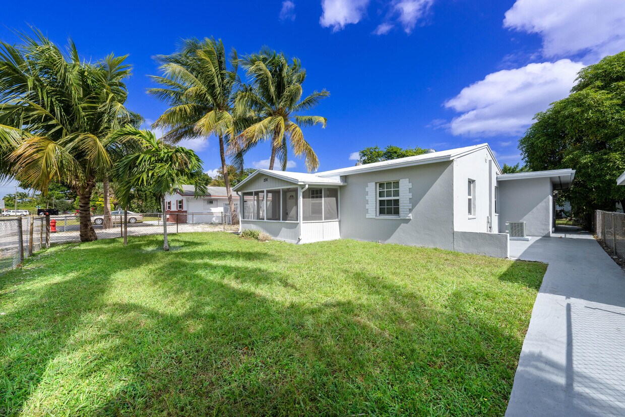 Primary Photo - 1226 NW 1st Ave