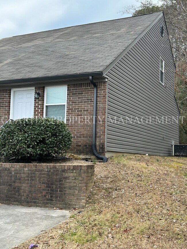 Building Photo - Clean and neat duplex in central Cleveland...