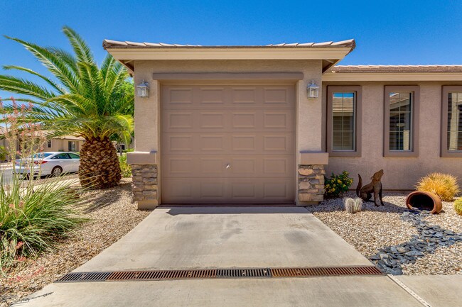 Building Photo - 14220 W Poinsettia Dr
