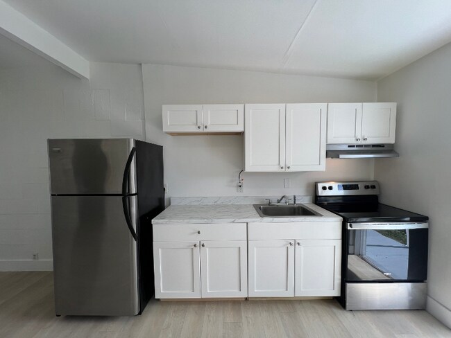 Building Photo - 320 NE 13th Ave