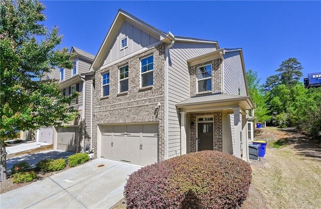 Building Photo - 2396 Whiteoak Dr SE