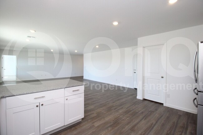 Building Photo - 1311 E Tuscany St