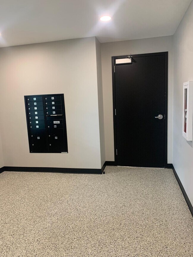 Lobby/Mail - 1 Holding Ln