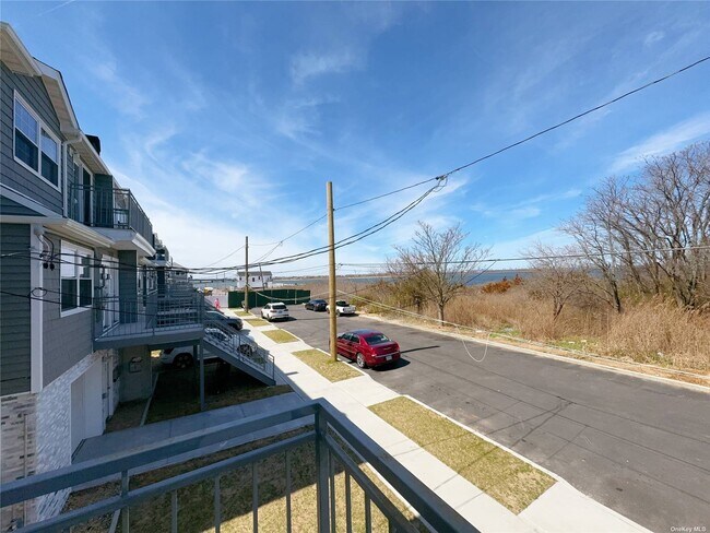 Foto del edificio - 7235 Hillmeyer Ave