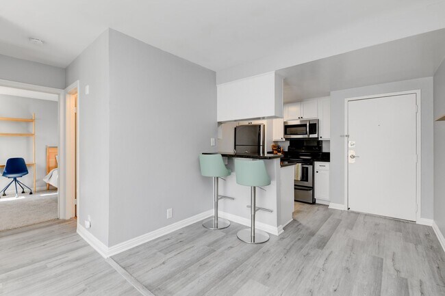 Building Photo - Modern 2 Bedroom 2 Bathroom Apartment Right Next to SDSU  -  WITH 2 PARKING SPOTS!!!