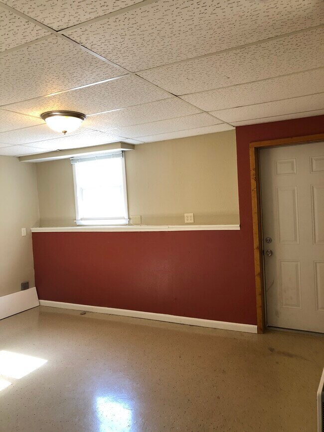 Building Photo - 210 James Ave