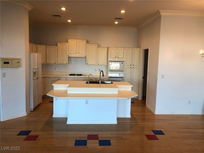 Building Photo - 720 Viola Cir