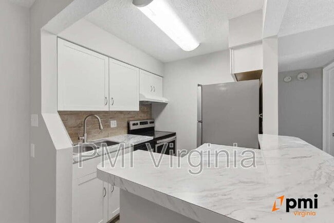 Foto del edificio - 326 Wells Ct