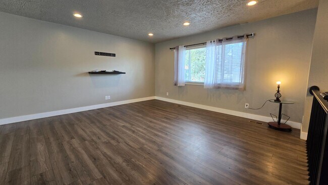Building Photo - 3933 W Tuscaloosa Way