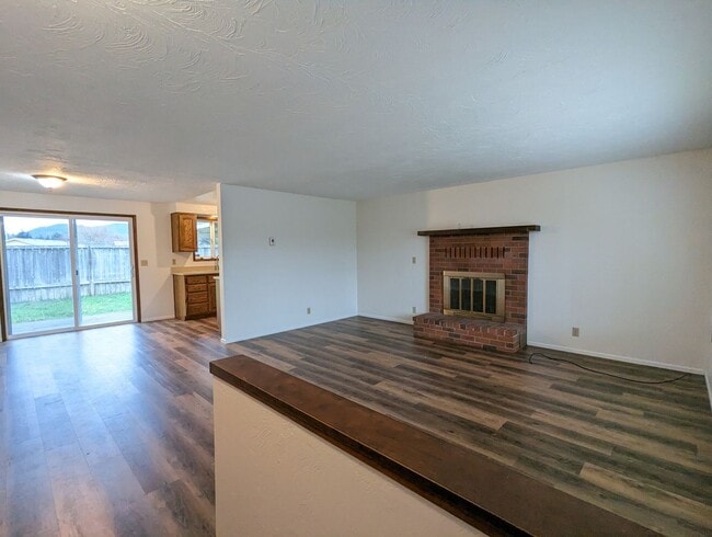 Building Photo - Great 3-Bedroom, 2-Bath Home In A Cul-De-Sac!