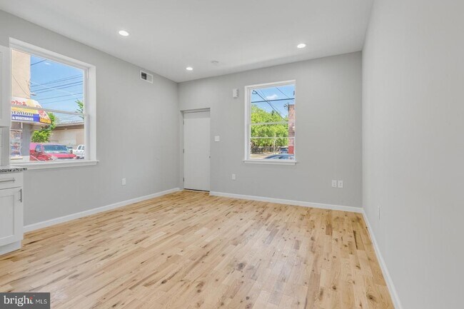 Building Photo - 410 Diamond St