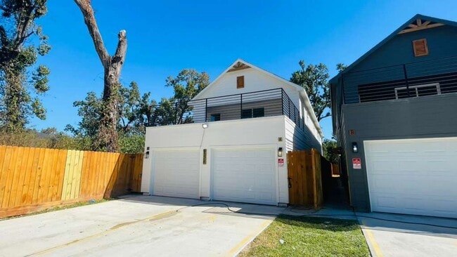 Photo - 9328 Firnat St House