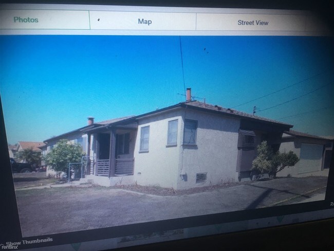 Building Photo - 4833 Brompton Ave