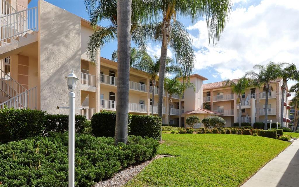 Primary Photo - 9620 Club S Cir