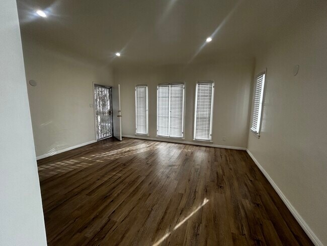 Foto del edificio - 4253 1/2 Leimert Blvd