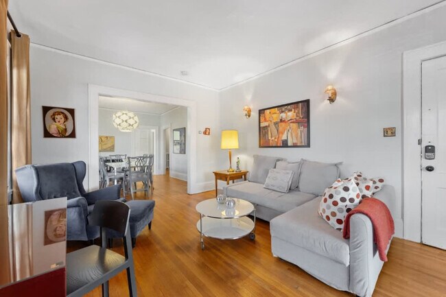 Foto del edificio - 536 Hawthorne Ln