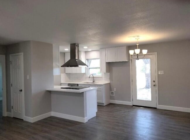 Foto del edificio - 11216 Liberty School Rd