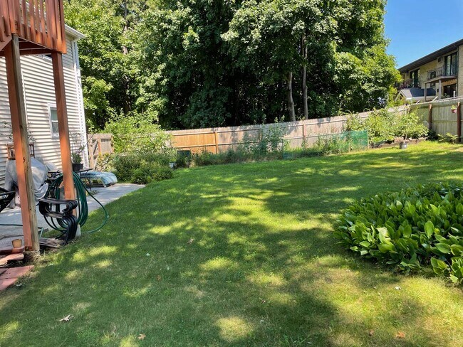 Foto del edificio - 10 Sacred Heart Dr