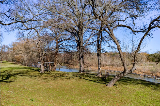 Building Photo - 3349 Bandera Hwy