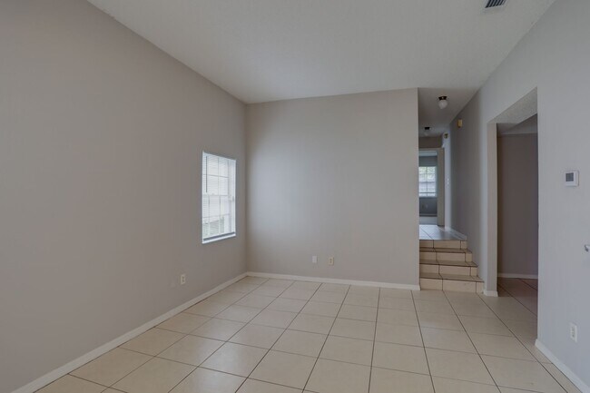 Foto del edificio - 370 Springdale Dr