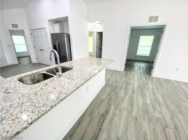 Foto del edificio - 1513 Gilbert Ave S