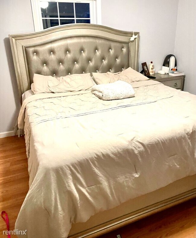Foto del edificio - 3 br, 1 bath House - 17 Leola Ave
