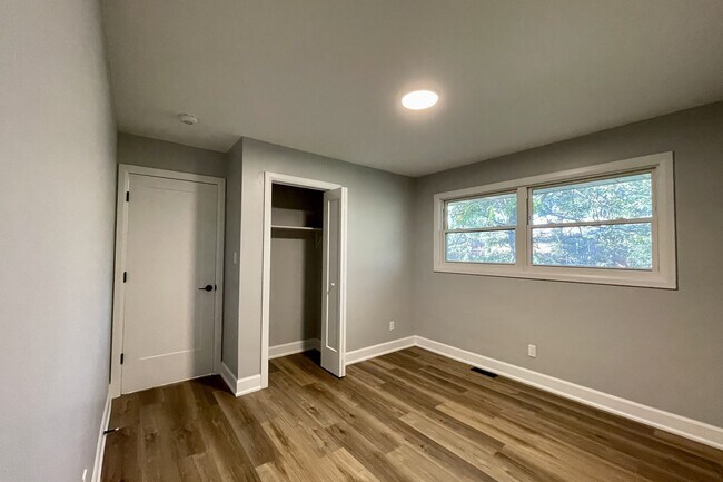 Building Photo - 39 Silvercreek Pkwy N