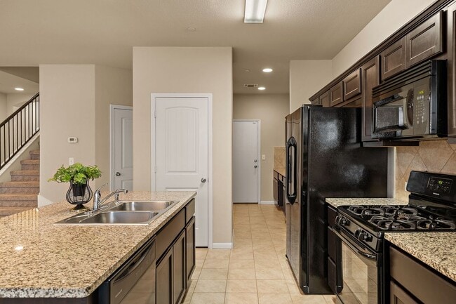 Building Photo - 2880 Donnell Dr