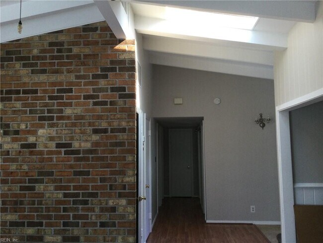Building Photo - 1309 Graham Rd