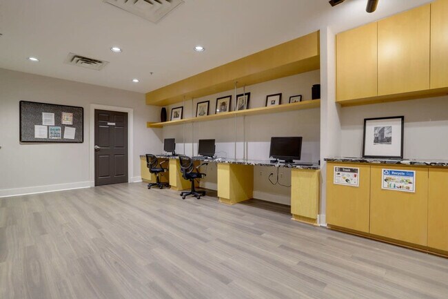 Foto del edificio - 901 N Pollard St