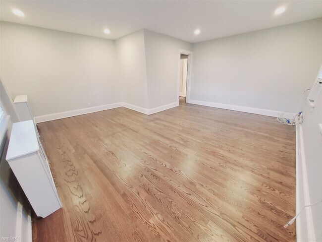 Building Photo - 2 br, 1 bath Condo - 181 Strawberry Hill A...