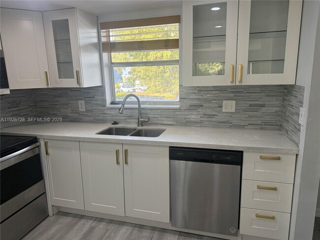 Foto del edificio - 9375 Fontainebleau Blvd