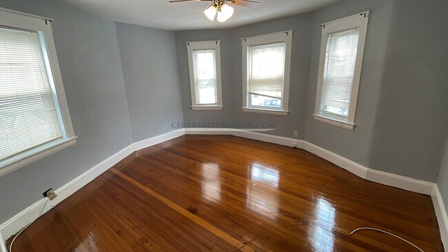 Building Photo - 56 Montfern Ave