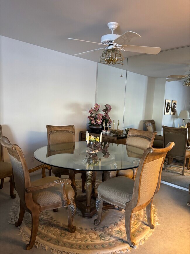 Foto del edificio - 6302 Mineral Point Rd