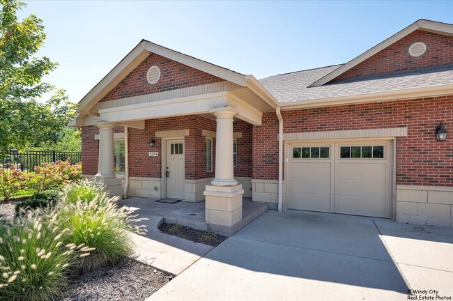 Building Photo - 517 W Rand Rd