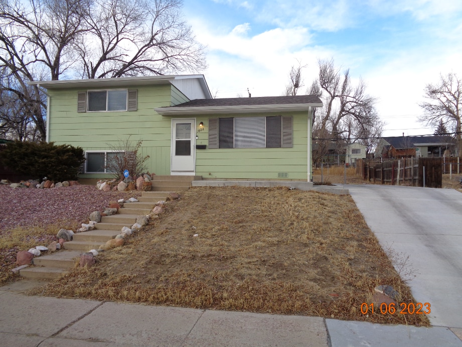 Primary Photo - Nicely located close to Memorial Park and ...