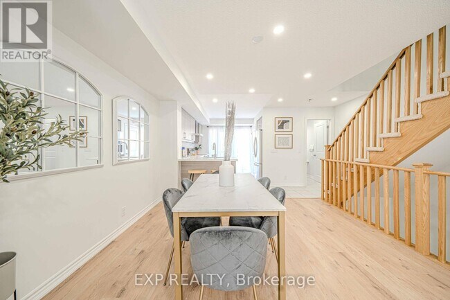 Photo du bâtiment - 2500-2500 Hill Rise Ct