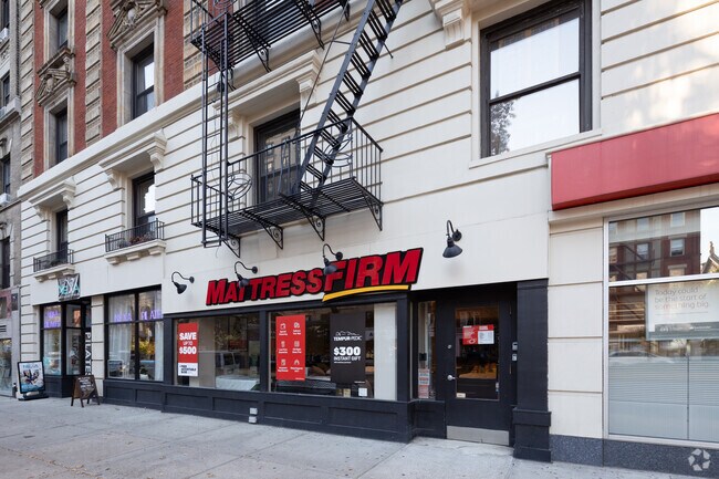 Retail Entrance - 250 W 82nd St