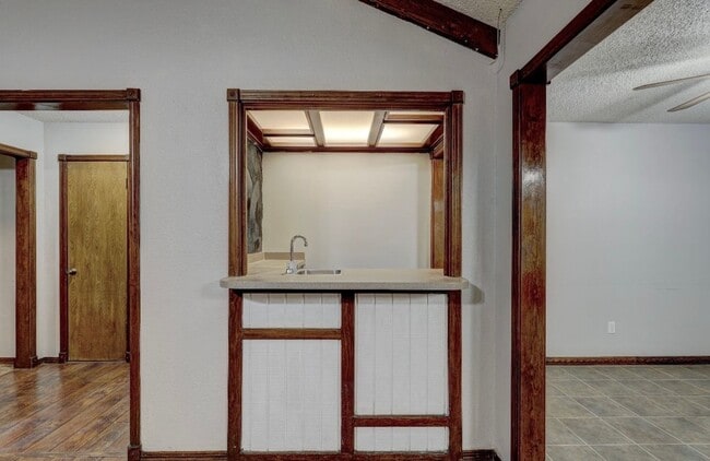 Building Photo - Three bedroom two bathroom house in Moore