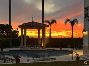 Building Photo - 6692 La Jolla Scenic S Dr