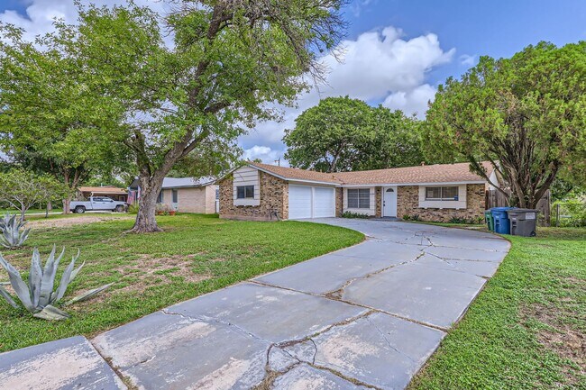 Foto del edificio - Ready for Move In! $250 off of the first full month's rent!