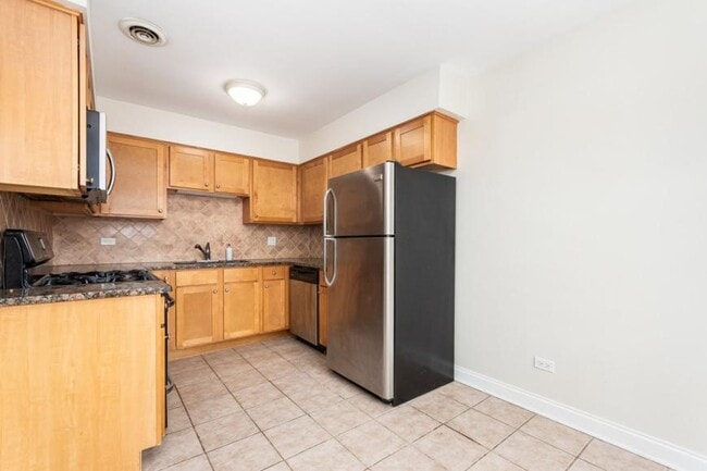 Building Photo - 2 bedroom in Skokie IL 60076