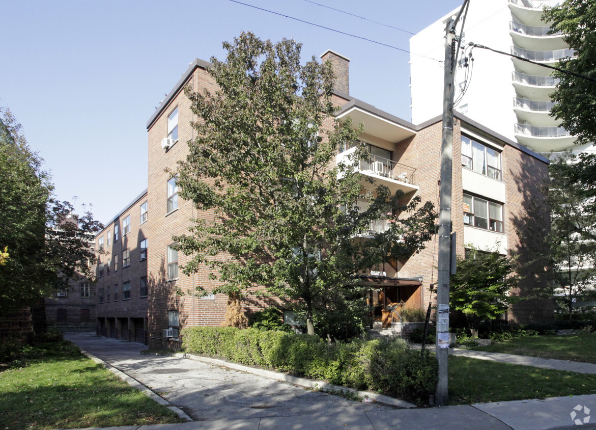 Primary Photo - 40 Walmer Rd Apartments