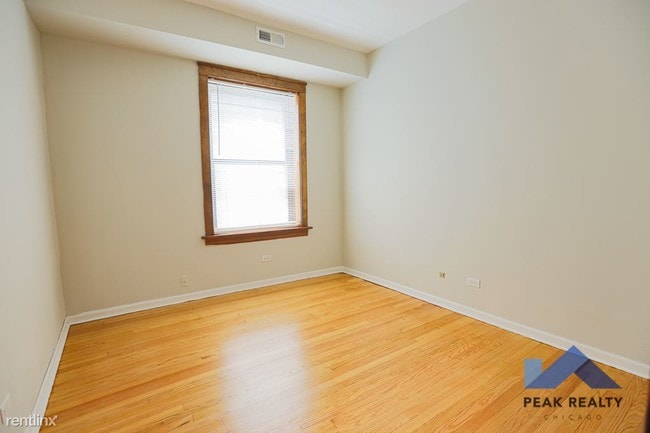 Building Photo - 3540 N Janssen Ave