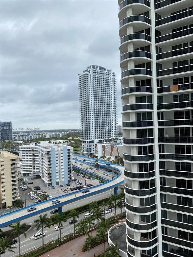 Building Photo - 1830 S Ocean Dr