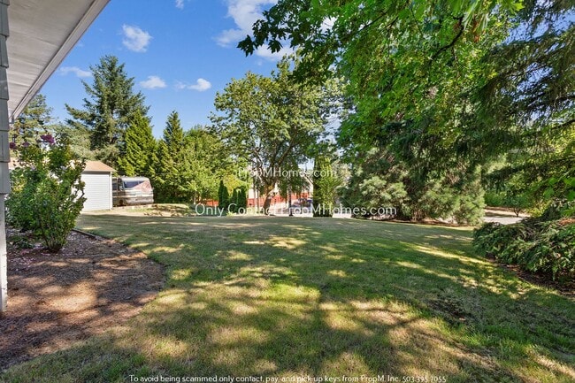 Building Photo - Experience Cozy Extravagance in a Two-Bedr...