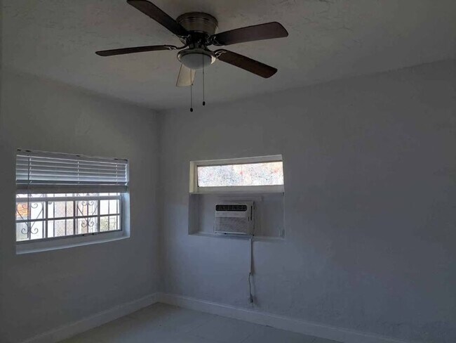 Foto del edificio - 5575 NW 7th Ave